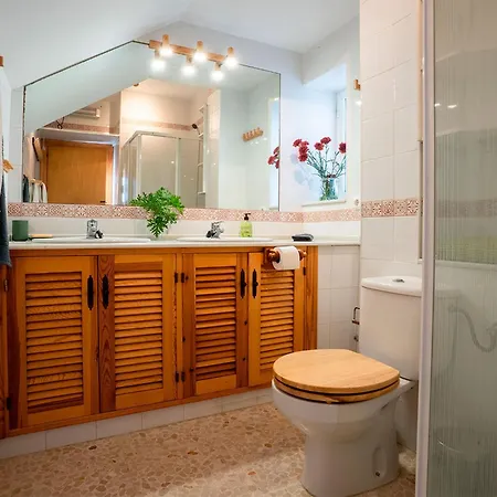 Casa Irene Conil Town House In The Center, Roof Terrace With Great Views Appartement *